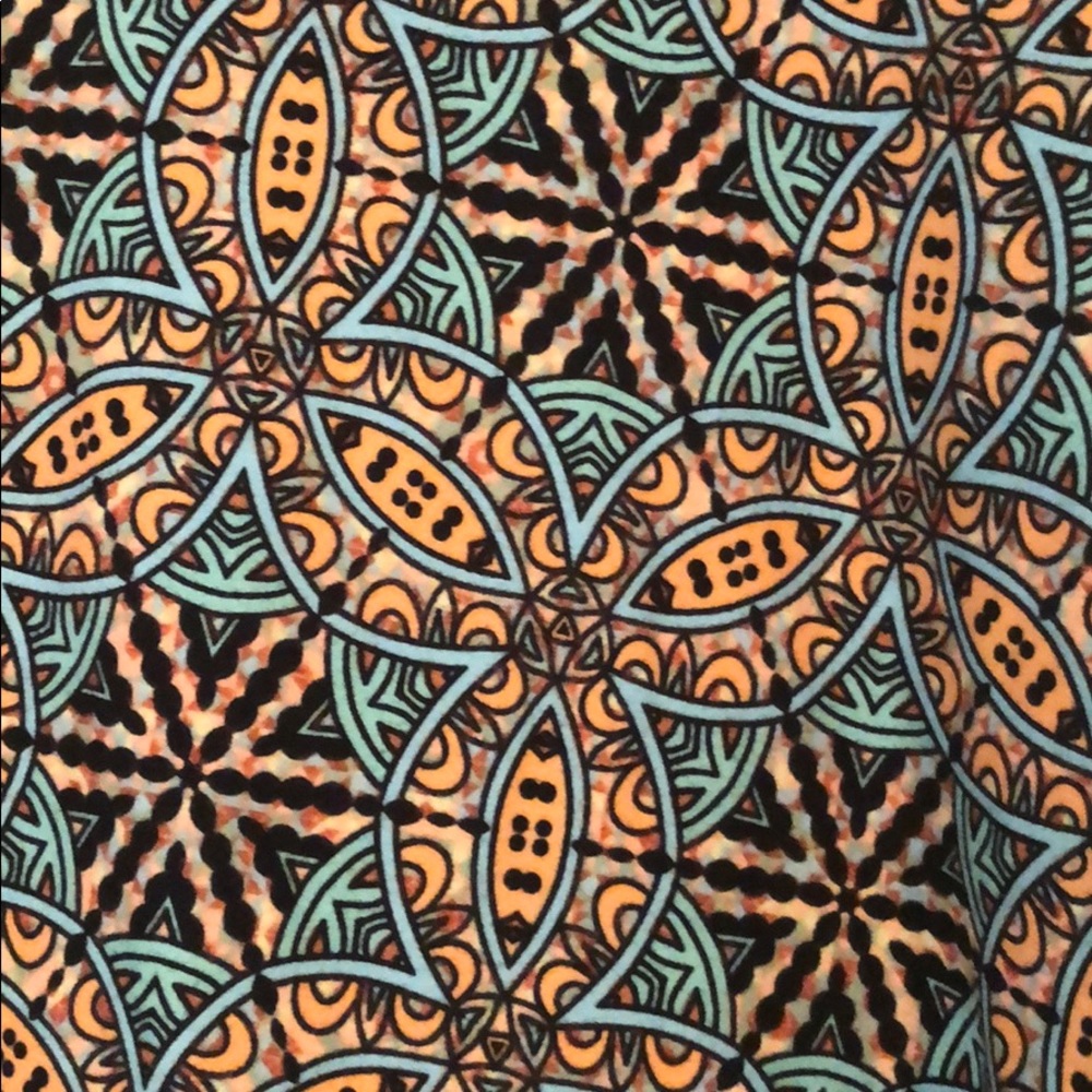Lularoe Classic Tee! SZ XS🧡